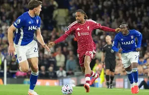 Bradley Barcola Jalani Debut Manis Bersama Liverpool