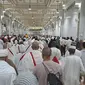 Masjidil Haram kembali dipadati jemaah setelah rangkaian puncak ibadah haji berakhir. Jemaah berjubel melaksanakan sai dari bukit Safa ke Marwa. (Liputan6.com/Nafiysul Qodar)