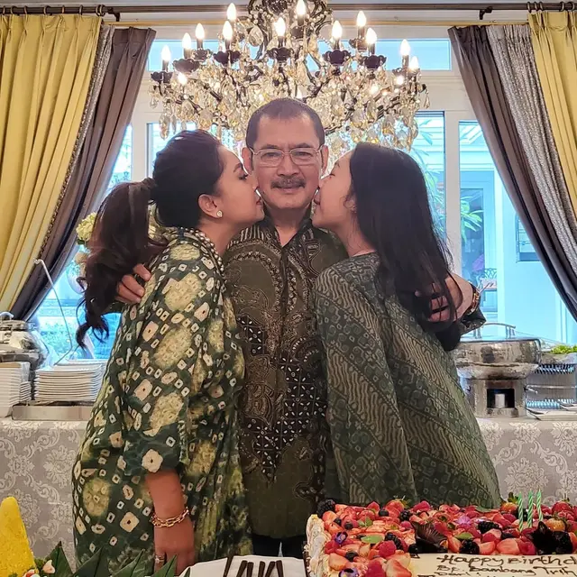 8 Potret Kebersamaan Mayangsari dan Khirani Trihatmodjo, Disebut Bak Kakak Adik
