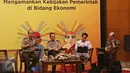 Kapolda Banten Brigjen Pol Boy Rafli Amar (kiri) bersama Asrena Kapolri Irjen Pol Arif Wachyunadi (kedua kiri) dan pakar ekonomi Faisal Basri (kanan) hadir sebagai pembicara seminar di Jakarta, Kamis (11/2). (Liputan6.com/Immanuel Antonius)