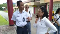 Menteri BUMN Rini Soemarno menelepon Direktur Utama PT Angkasa Pura I Danang S Baskoro. (Istimewa)