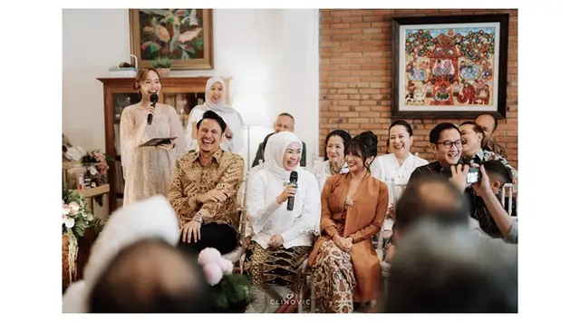 Tetap akur kompak meski sudah cerai, 6 potret manis Ikke Nurjanah dan Aldi Bragi dampingi anak lamaran