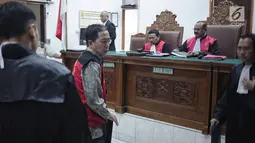 Mantan Pelaksana Tugas (Plt) Ketua Umum PSSI Joko Driyono saat menjalani sidang lanjutan di PN Jakarta Selatan, Kamis (9/5/2019). Sidang dengan agenda mendengarkan keterangan saksi dari Jaksa Penuntut Umum (JPU) tersebut ditunda hingga 28 Mei 2019. (Liputan6.com/Faizal Fanani)