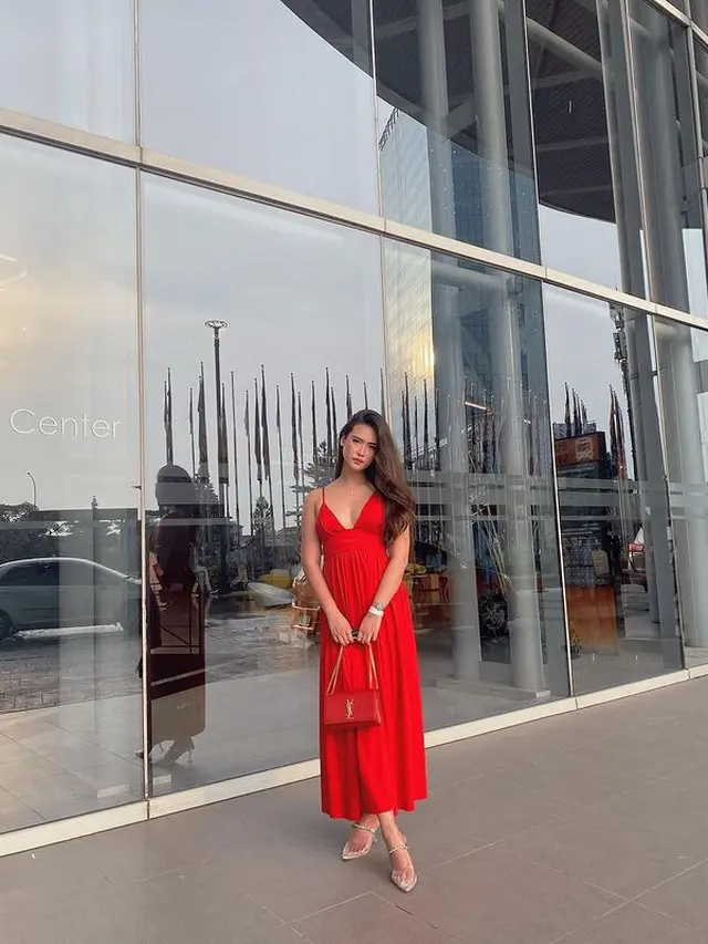 Inspirasi Gaun Malam Clara Tan, Percaya Diri dengan Body Positivity