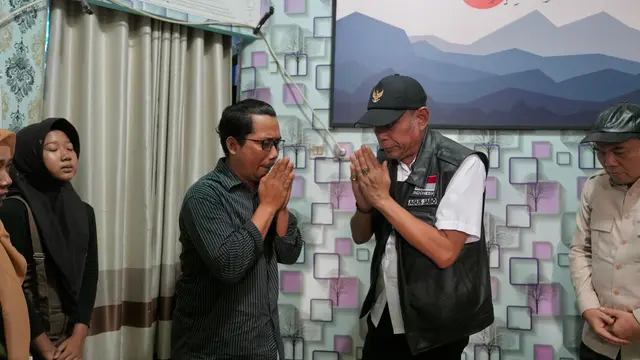 Wamensos Agus Jabo Takziah dan Serahkan Santunan ke Keluarga Korban Demo di Yogyakarta