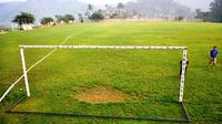 Stadion Mini Plumbon terletak di kaki Gunung Lawu akan jadi lokasi penyelenggaraan Piala Bupati Karanganyar. (Bola.com/Romi Syahputra)