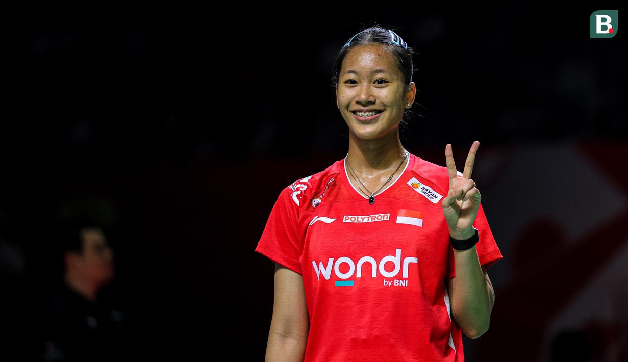 Pebulu tangkis tunggal putri Indonesia, Putri Kusuma Wardani berpose setelah mengalahkan wakil Kanda, Michelle Li dalam laga 16 besar Indonesia Open 2026 di Istora Senayan, Jakarta, Kamis (04/06/2026). (Bola.com/Bagaskara Lazuardi)