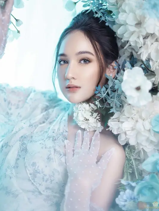 Dalam pemotretan tersebut, Luara pun tampil dengan makeup flawless glasskin yang dirias oleh MUA, Vuva  Melianti. @fdphotography90