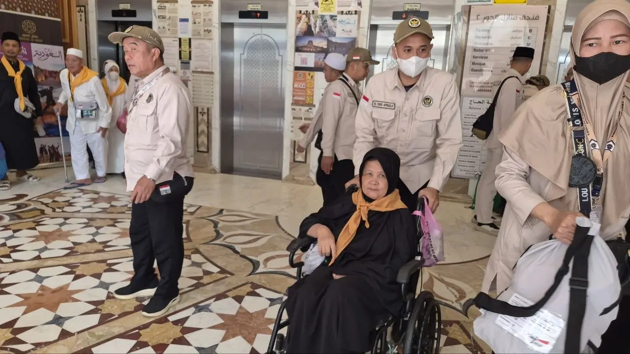 Jemaah haji Kloter 18 Embarkasi Jakarta-Pondok Gede (JKG 18) diberangkatkan menuju Madinah dari Hotel Manazel Al-Hoor, Mekkah, Arab Saudi, Minggu 7 Juni 2026.