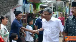 Citizen6, Condet: Bang Didik bersilaturahmi dengan warga di pemukiman DAS Condet. (Pengirim: Agus Winarko)