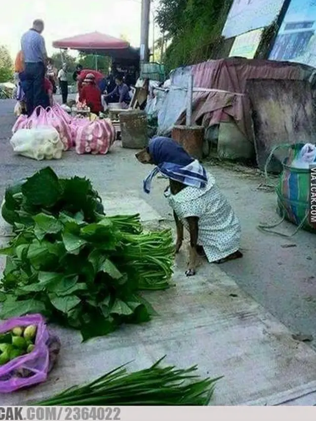 6 Kelakuan Penjual Ini Nyeleneh Banget, Bikin Tepuk Jidat