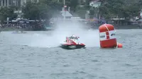 Pembalap F1 Powerboat uji coba rute di Danau Toba