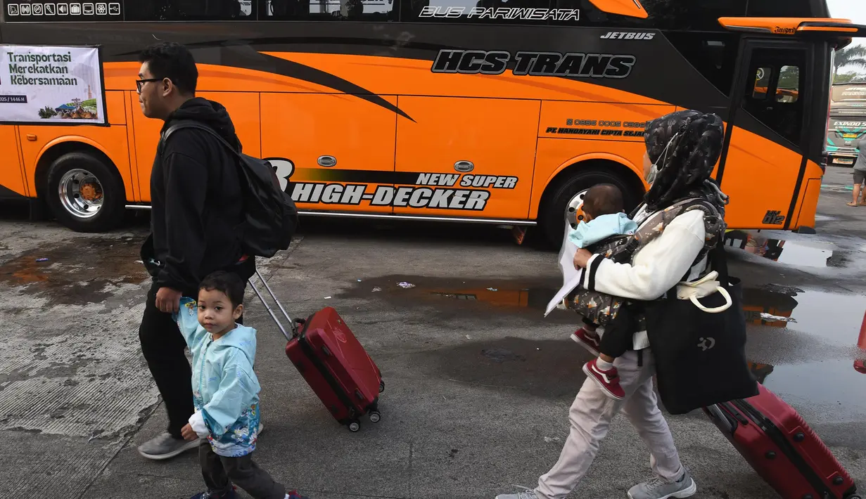 Pendaftaran program mudik gratis Kementerian Perhubungan pada Lebaran 2025 dibuka sejak 10 Maret hingga 23 Maret 2025. (merdeka.com/Arie Basuki)