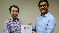 Amir Burhanuddin saat menandatangani MoU dengan Equinoc. (Bola.com/Zaidan Nazarul)