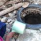 Dampak kemarau panjang, warga di Banyumas, Jawa Tengah sudah membuat sumur darurat di pinggir sungai. (Foto: Liputan6.com/Muhamad Ridlo).