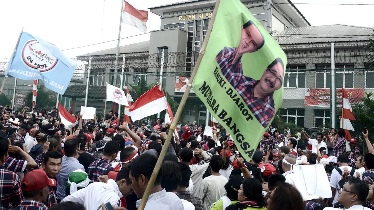 Pendukung Ahok di Rutan Cipinang