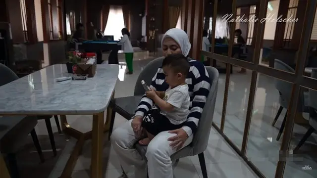 Ketemu Sule dan Putri Delina, Ini 7 Momen Nathalie Holscher Jemput Baby Adzam