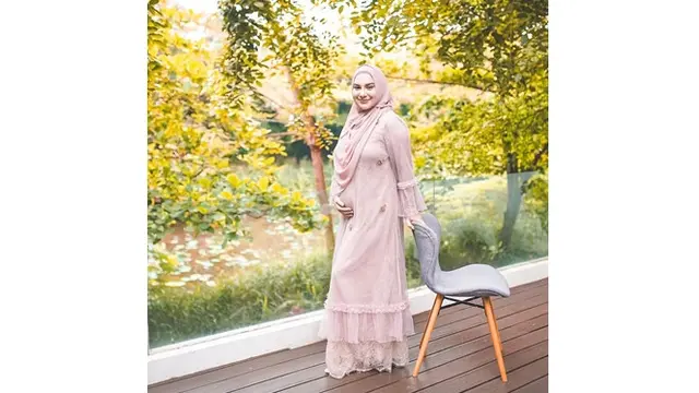 Tak Percaya Diri Karena Bobot Naik 10 Kg, Ini 6 Potret Terbaru Irish Bella
