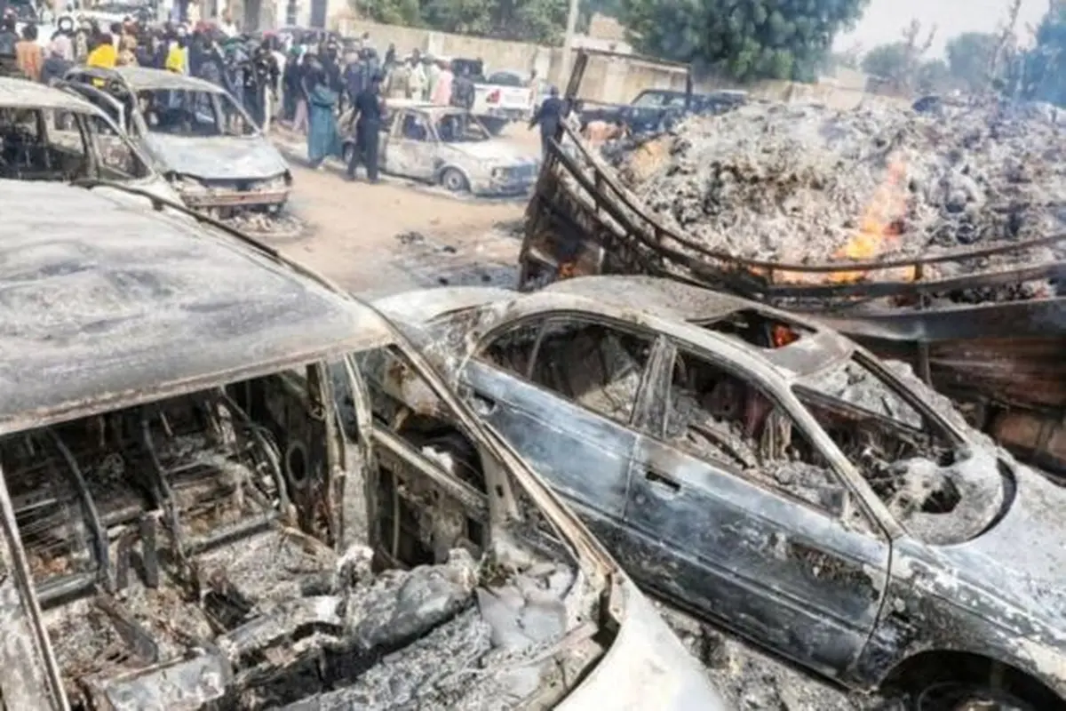 Mobil yang terbakar.
