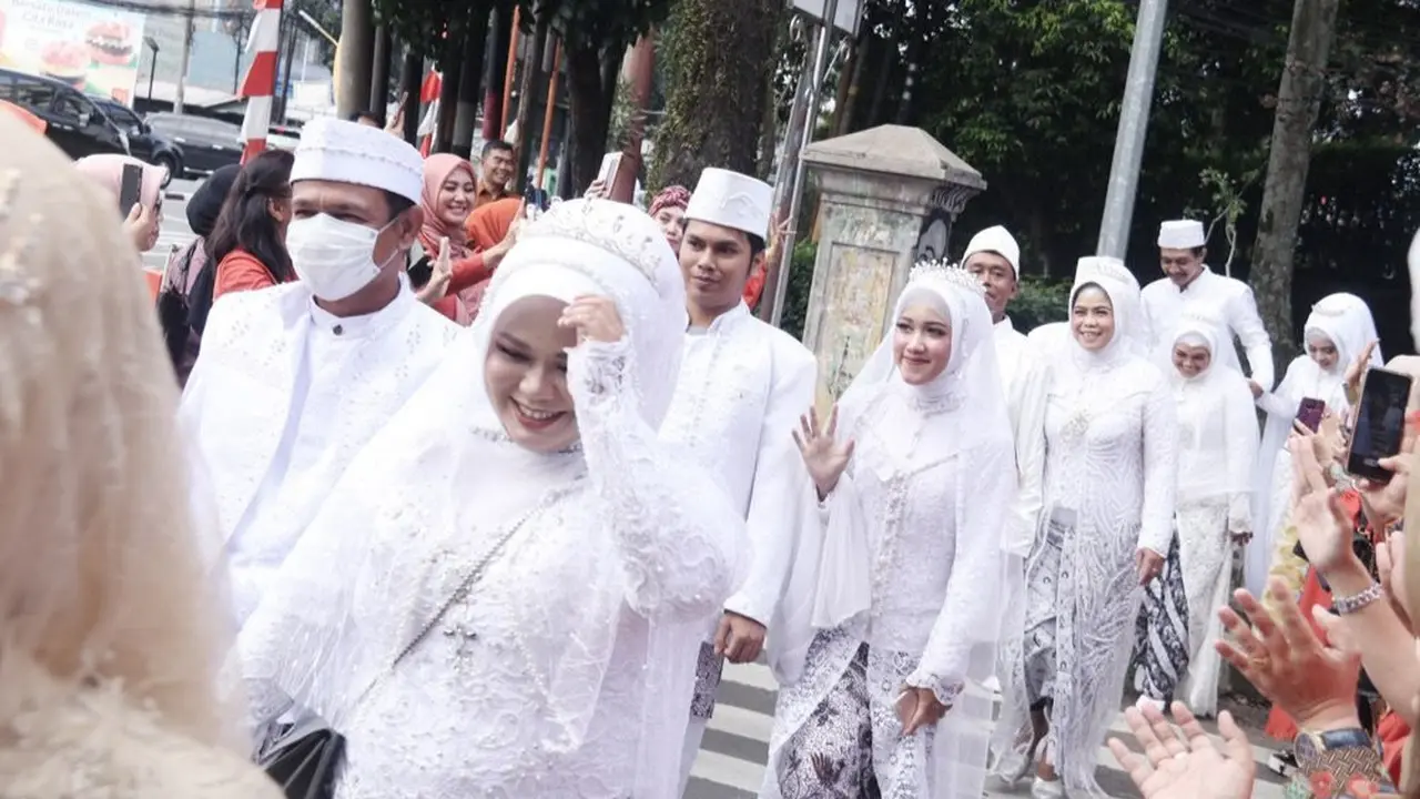 Puluhan pengantin mengikuti nikah massal di Bogor.