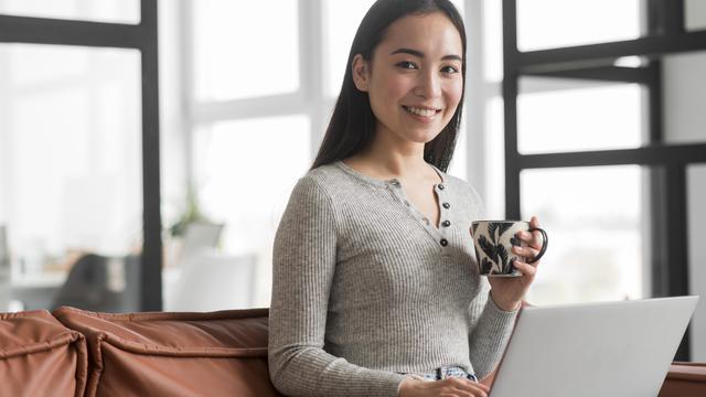 wanita september gaji tak seberapa