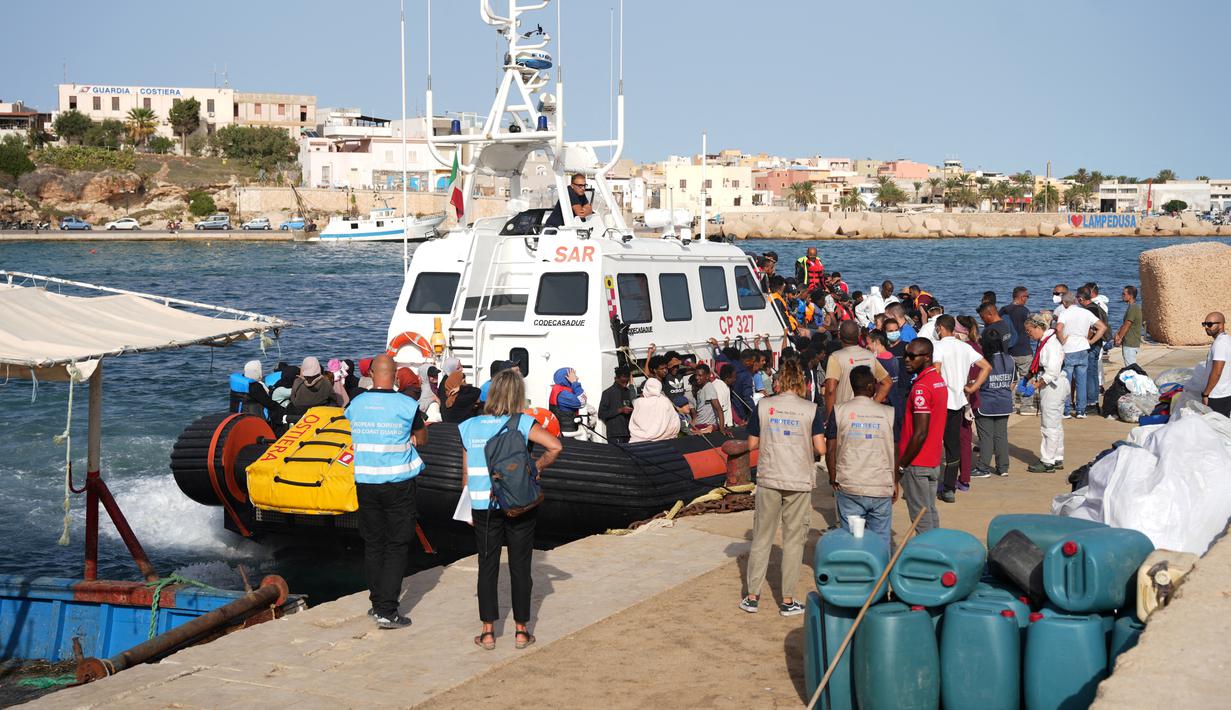 Kabinet Perdana Menteri sayap kanan Giorgia Meloni menambah waktu penahanan para imigran yang akan diusir dari Italia dari maksimum 135 hari menjadi 18 bulan. (Zakaria ABDELKAFI / AFP)