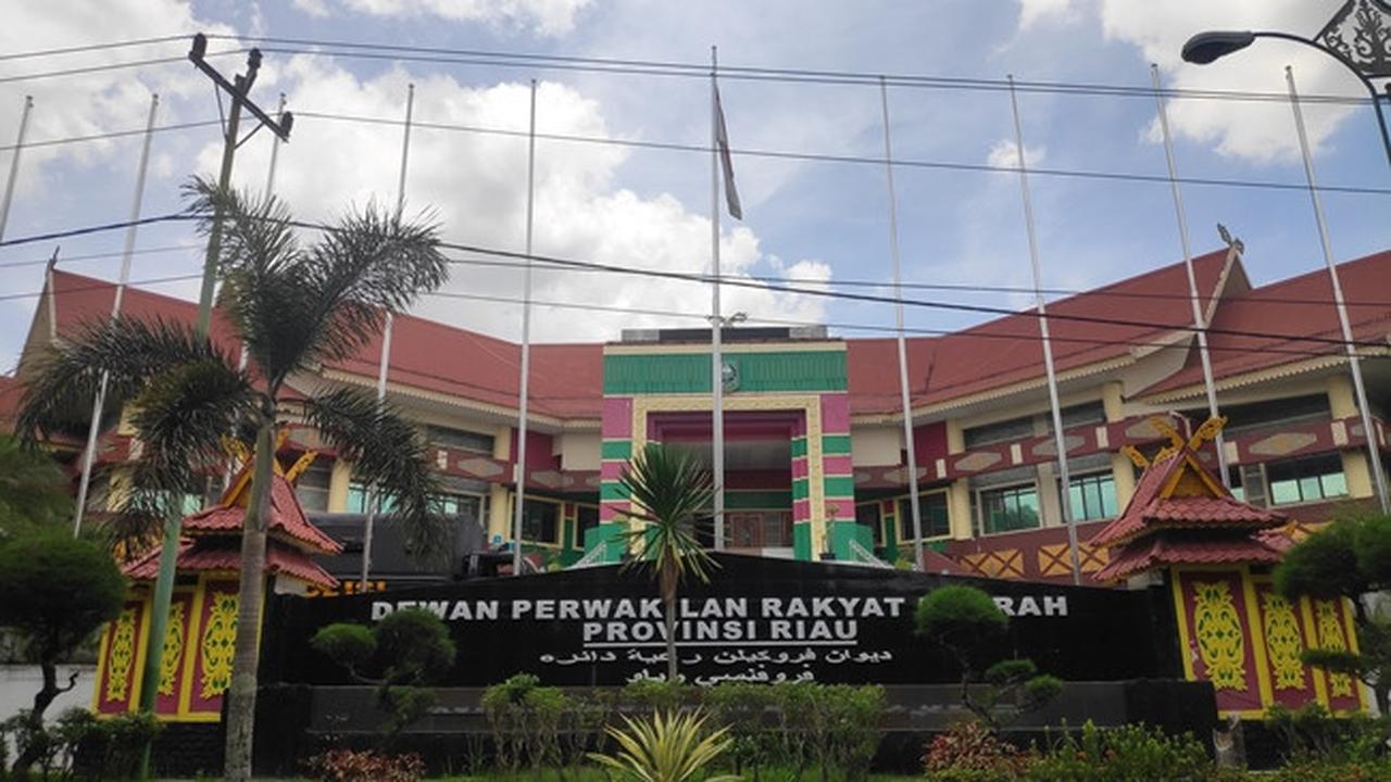 Gedung DPRD Riau di Jalan Jenderal Sudirman, Pekanbaru.