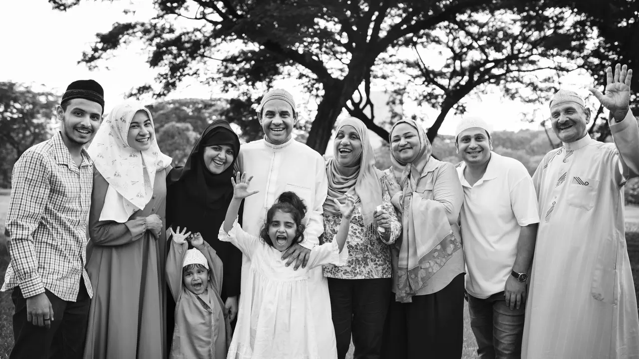Ilustrasi oang tua dan anak, Islami, keluarga muslim