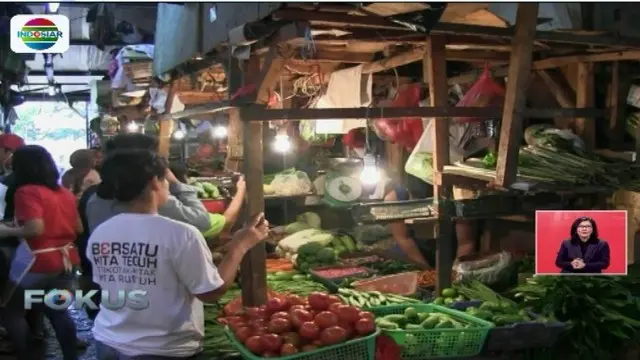 Kenaikan harga sayur terjadi di Pasar Senen, Jakarta. Sedangkan harga daging, kenaikannya cenderung lambat.