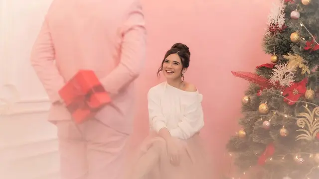 Pemotretan Audi Marissa dan Anthony Xie bertema Natal. (Sumber: Instagram/fdphotography90)