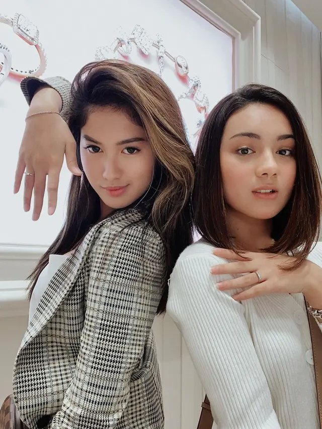 6 Potret Persahabatan Ochi Rosdiana dan Ersya Aurelia, Kompak Banget