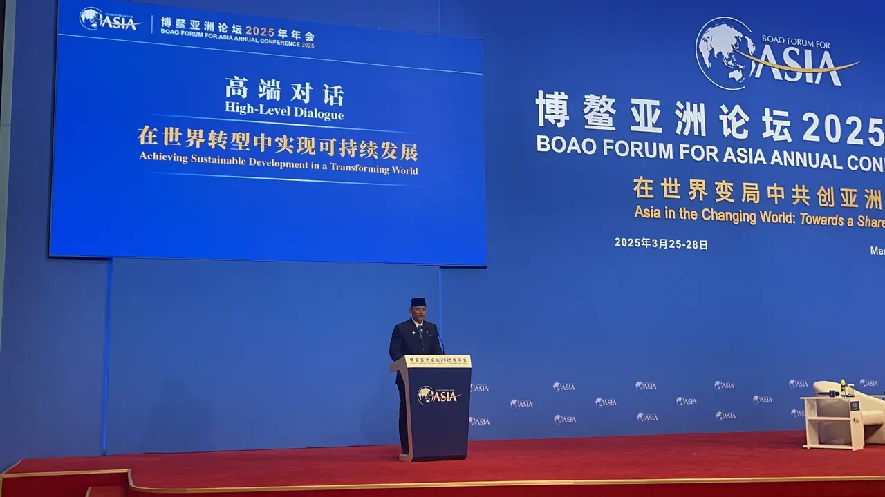 Menteri Koordinator Bidang Infrastruktur dan Pembangunan Kewilayahan Agus Harimurti Yudhoyono (AHY) menjadi pembicara kunci atau keynote speaker di BOAO Forum for Asia (BFA) yang dihelat di Hainan, China, Rabu (26/3/2025). (Liputan6.com/Winda Nelfira)