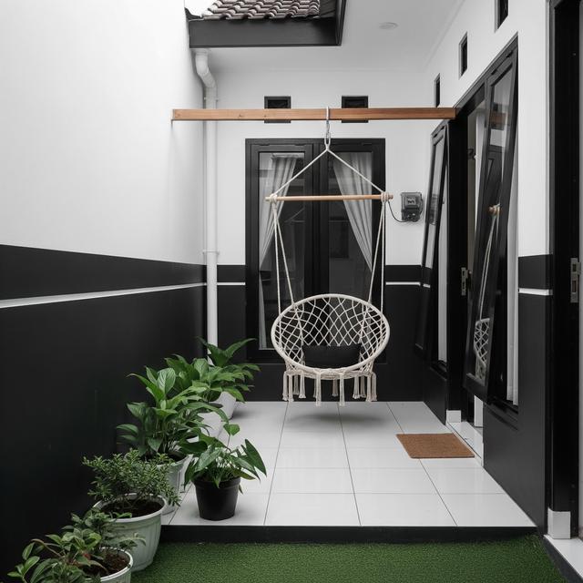 12 Desain Teras Rumah Kecil dengan Kursi Gantung, Area Sempit Jadi Ruang Santai