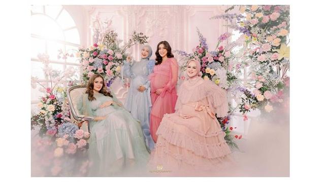 7 Gaya Ria Ricia dan The Bumils saat Maternity Shoot Tema Colorful, Menawan