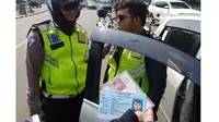 Polisi gadungan ditangkap. (TMC Polda Metro Jaya)