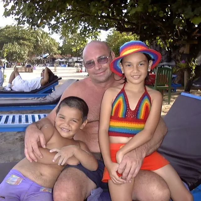 6 Potret Masa Kecil Irish Bella dan Sean Ivan Bareng Ayah