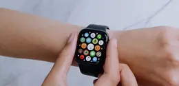 Beragam fitur kesehatan membuat smartwatch semakin dekat dengan kebiasaan sehari-hari generasi muda. (Foto/Dok: Pexels)