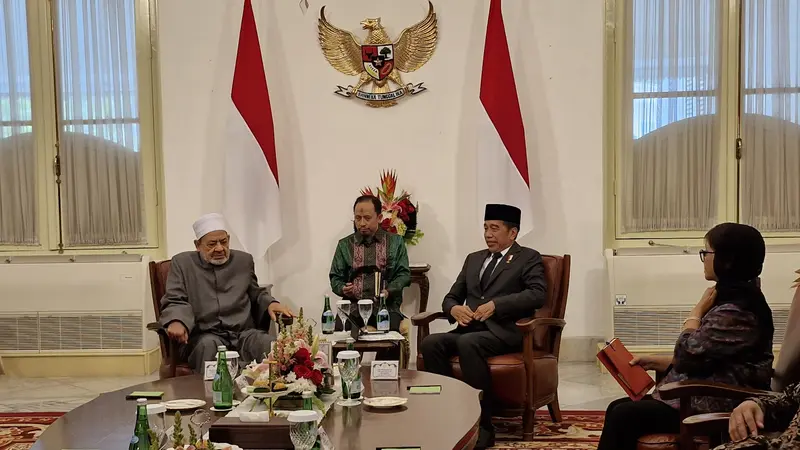 Presiden Jokowi menerima kunjungan Grand Syekh Al-Azhar, Imam Akbar Ahmed Al Tayeb di Istana Merdeka, Jakarta, Selasa (9/7/2024).