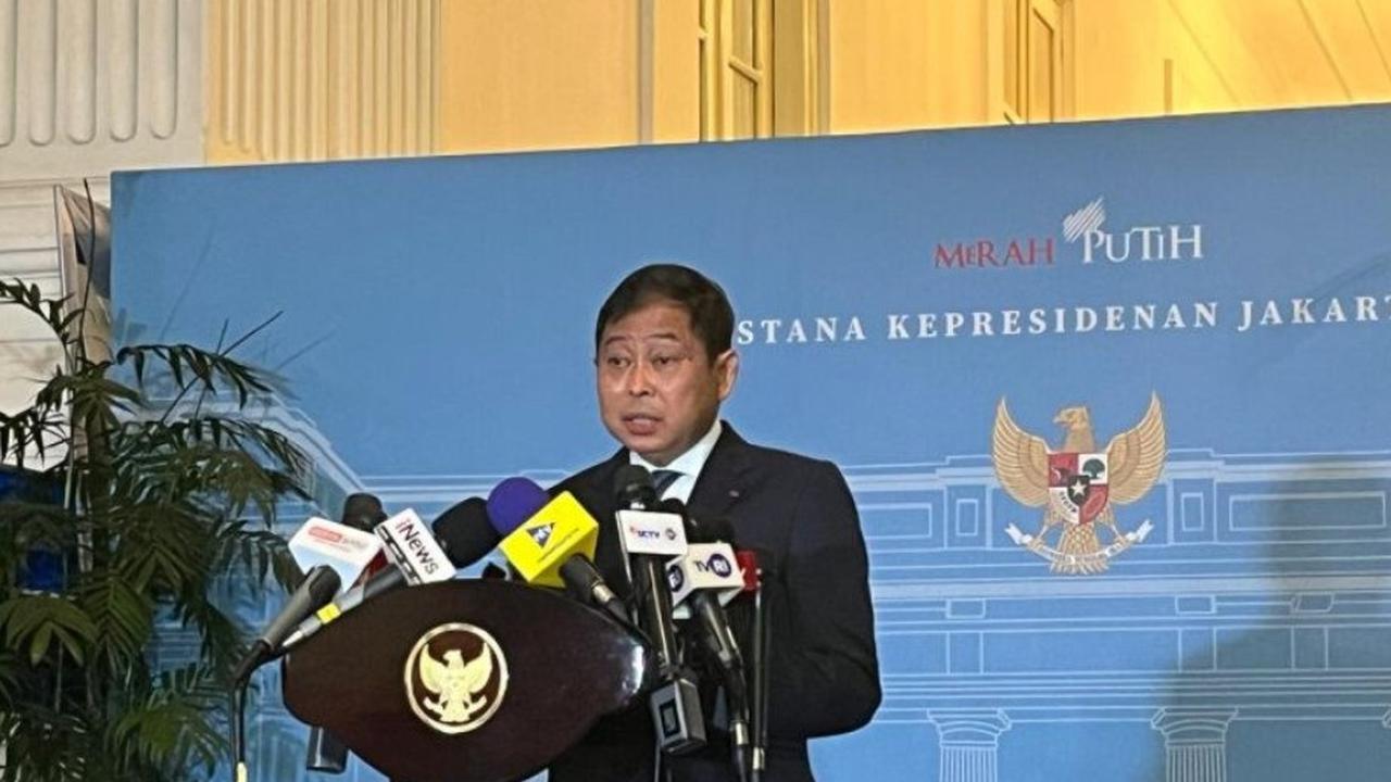 Mantan Menteri Perhubungan (Mantan Menhub) Ignasius Jonan usai bertemu Presiden Prabowo Subianto di kompleks Istana Kepresidenan, Jakarta, Senin (3/11/2025).