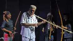 Tim Konstelasi Artistik Indonesia saat menampilkan pertunjukan seni Kabata Tanrasula di Chandelier Room di komplek Castle of Good Hope, Cape Town, 30 November 2024. (Foto oleh: Konstelasi Artistik Indonesia)