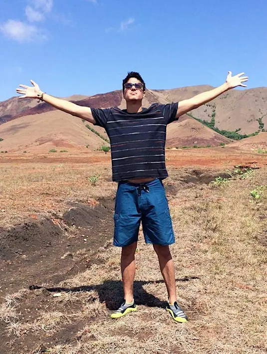 Menilik dari Instagram pribadinya, Mischa punya hobi travelling ke berbagai wisata alam. Ia tak ragu untuk jalan-jalan di bawah sinar matahari yang terik. (Liputan6.com/IG/@mischach)