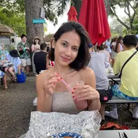 Pevita terlihat nyaman berpergian tanpa makeup. Terbukti dari unggahannya saat berlibur yang menunjukkan kecantikan alaminya. [@pevpearce]