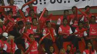 Penonton seri pertama Final Four Proliga 2019 di GOR Joyoboyo, Kediri, Jumat (8/2/2019). (Bola.com/Gatot Susetyo)