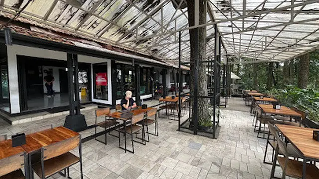 9 Rekomendasi Coffee Shop View Gunung di Bogor, Pemandangan Menenangkan