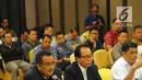 Deputi Komisioner Pengawas Perbankan III OJK Slamet Edi Purnomo (kiri) memberi pemaparan saat FGD di Jakarta, Senin (29/4/2019). FGD membahas strategi permodalan yang berkelanjutan dalam pengembangan agribisnis padi. (Liputan6.com/Angga Yuniar)