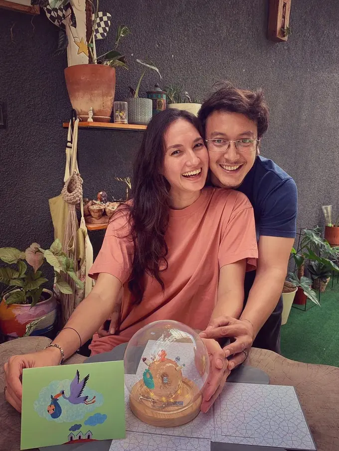 [Fimela] Nadine Chandrawinata dan Dimas Anggara