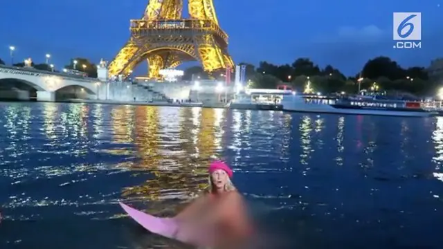 Seorang wanita berenang di sungai Seine, Prancis sebagai dukungannya pada perjanjian iklim.