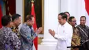 <p>Presiden Joko Widodo didampingi Ketua Dewan Pengarah Tim Penyelesaian Non-Yudisial Pelanggaran HAM Berat Masa Lalu memberikan keterangan terkait pelanggaran HAM masa lalu di Istana Merdeka, Jakarta, Rabu (11/1/2023). Pemerintah Indonesia mengakui terjadinya 12 pelanggaran HAM berat di masa lalu dan akan memulihkan hak-hak korban secara adil dan bijaksana tanpa menegasikan penyelesaian yudisial. (FOTO: Muchlis Jr-Biro Pres Sekretariat Presiden)</p>