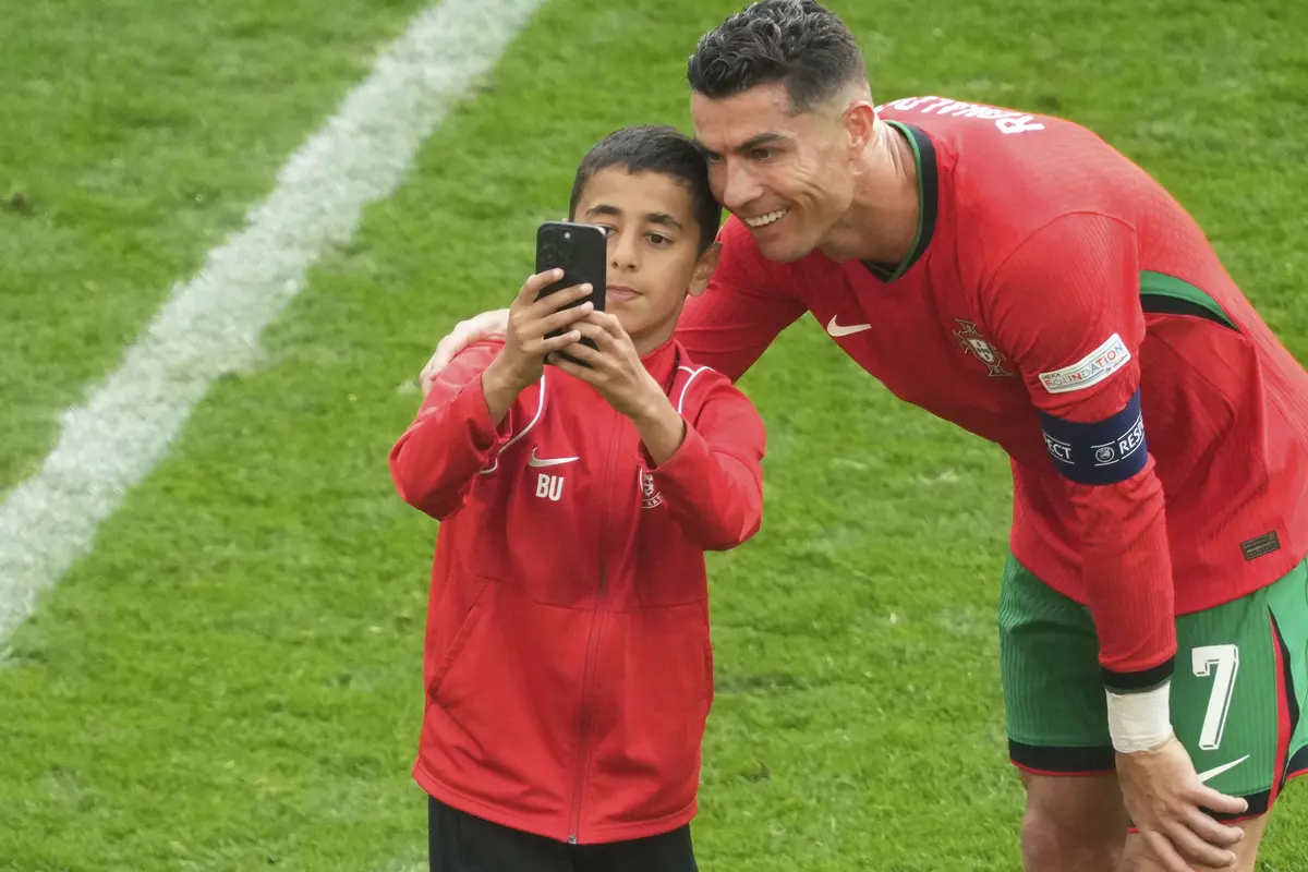 Foto: Cristiano Ronaldo Kembali Cetak Assist Kontra Turki, Portugal Jadi Tim Ketiga yang Melaju ke Babak 16 Besar Euro 2024