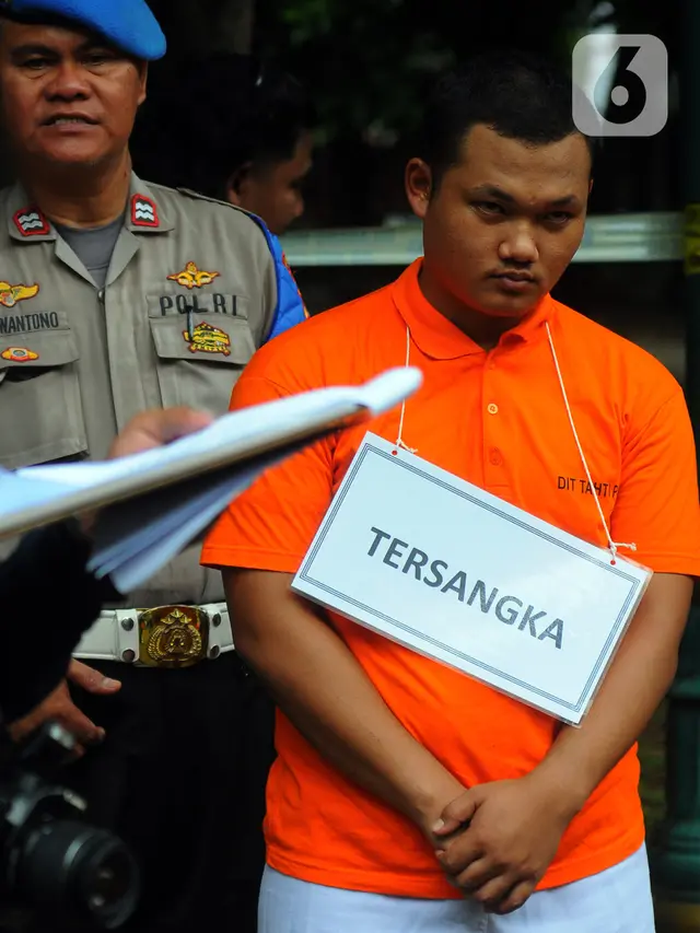 Anggota Densus 88 Bripda HS Jalani Rekonstruksi Pembunuhan Sopir Taksi Online